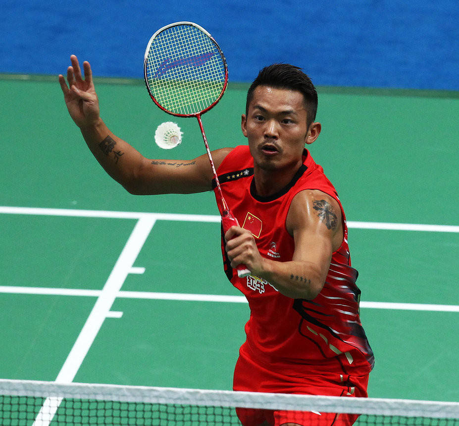 并作为年轻 并作为年轻