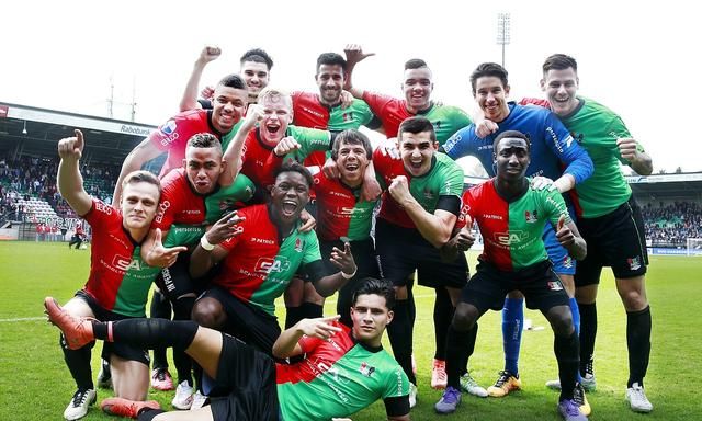 开幕哨已响 开幕哨已响